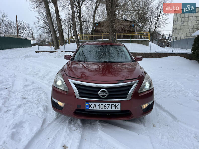 Седан Nissan Altima 2015 в Киеве
