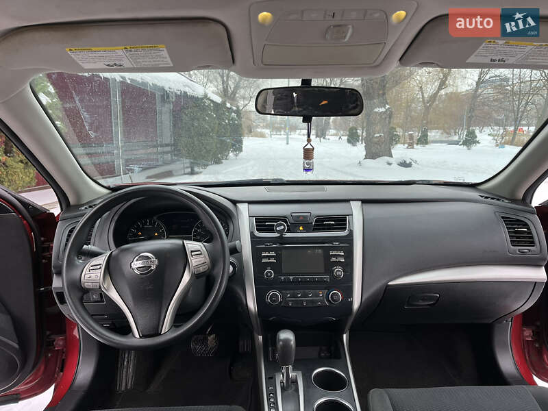 Седан Nissan Altima 2015 в Киеве