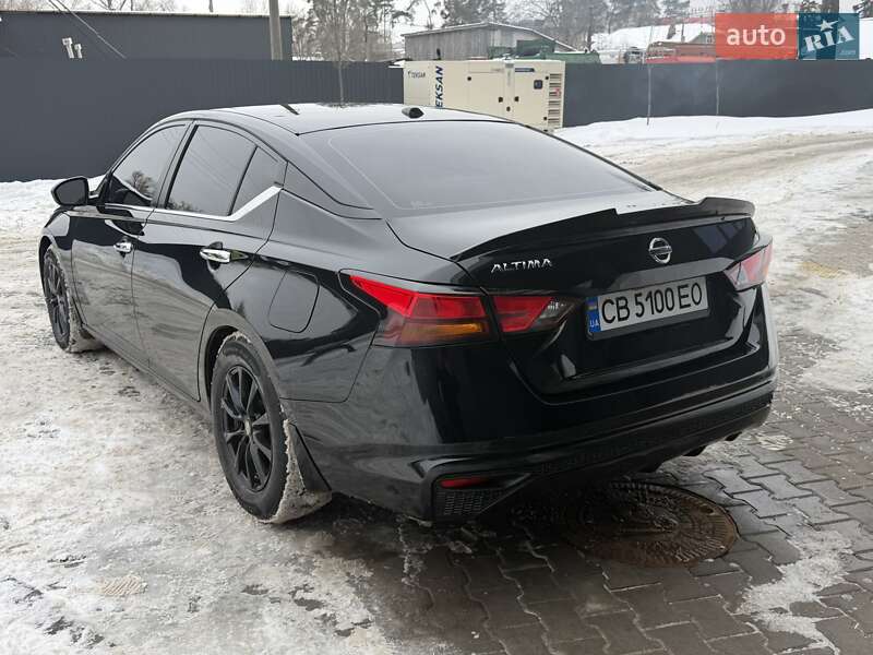 Седан Nissan Altima 2018 в Киеве