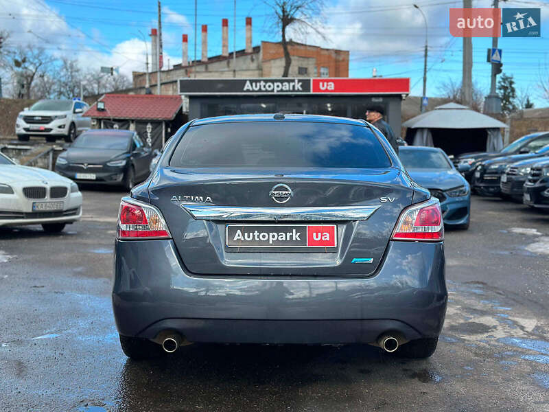 Седан Nissan Altima 2013 в Виннице