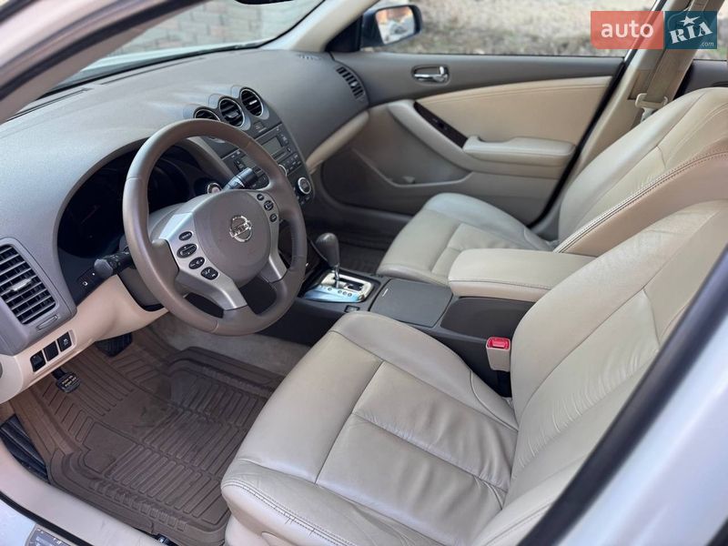 Седан Nissan Altima 2011 в Киеве