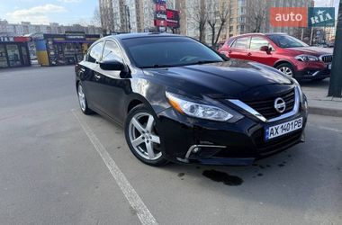 Седан Nissan Altima 2016 в Киеве