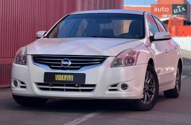 Седан Nissan Altima 2011 в Киеве