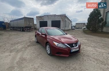 Седан Nissan Altima 2016 в Золочеві