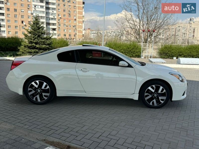Купе Nissan Altima 2010 в Запоріжжі
