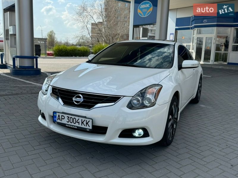 Купе Nissan Altima 2010 в Запоріжжі