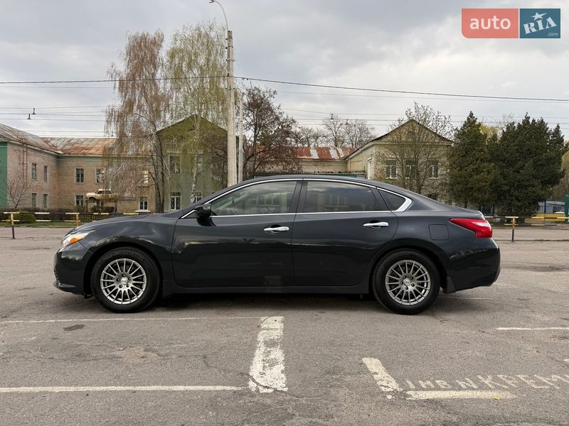 Седан Nissan Altima 2017 в Кременчуге