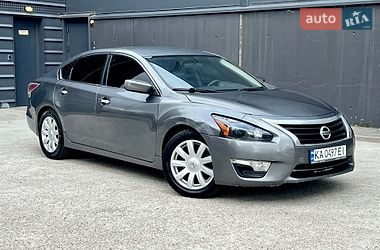Седан Nissan Altima 2015 в Киеве