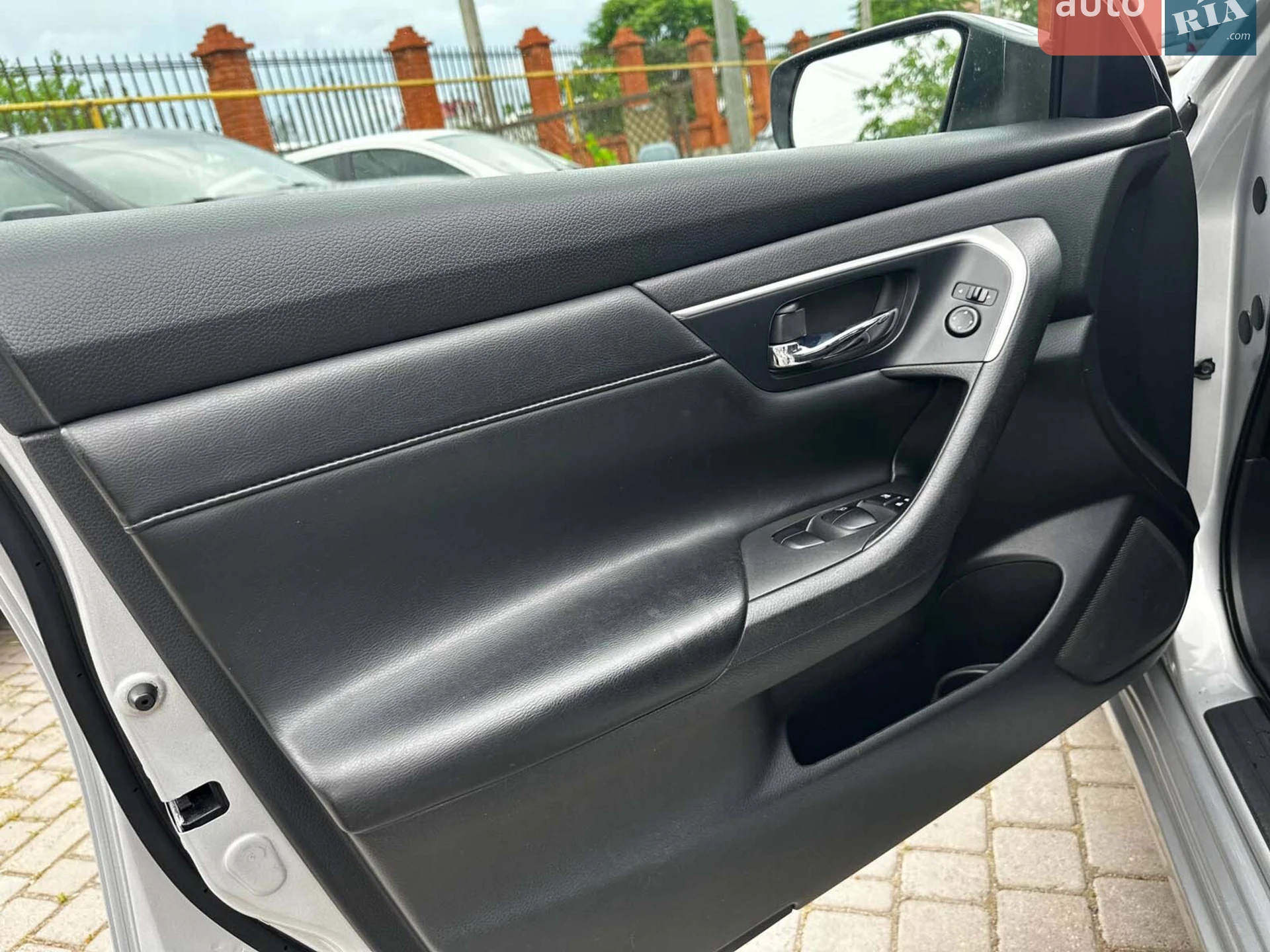 2015 Nissan Altima - мініатюра 24