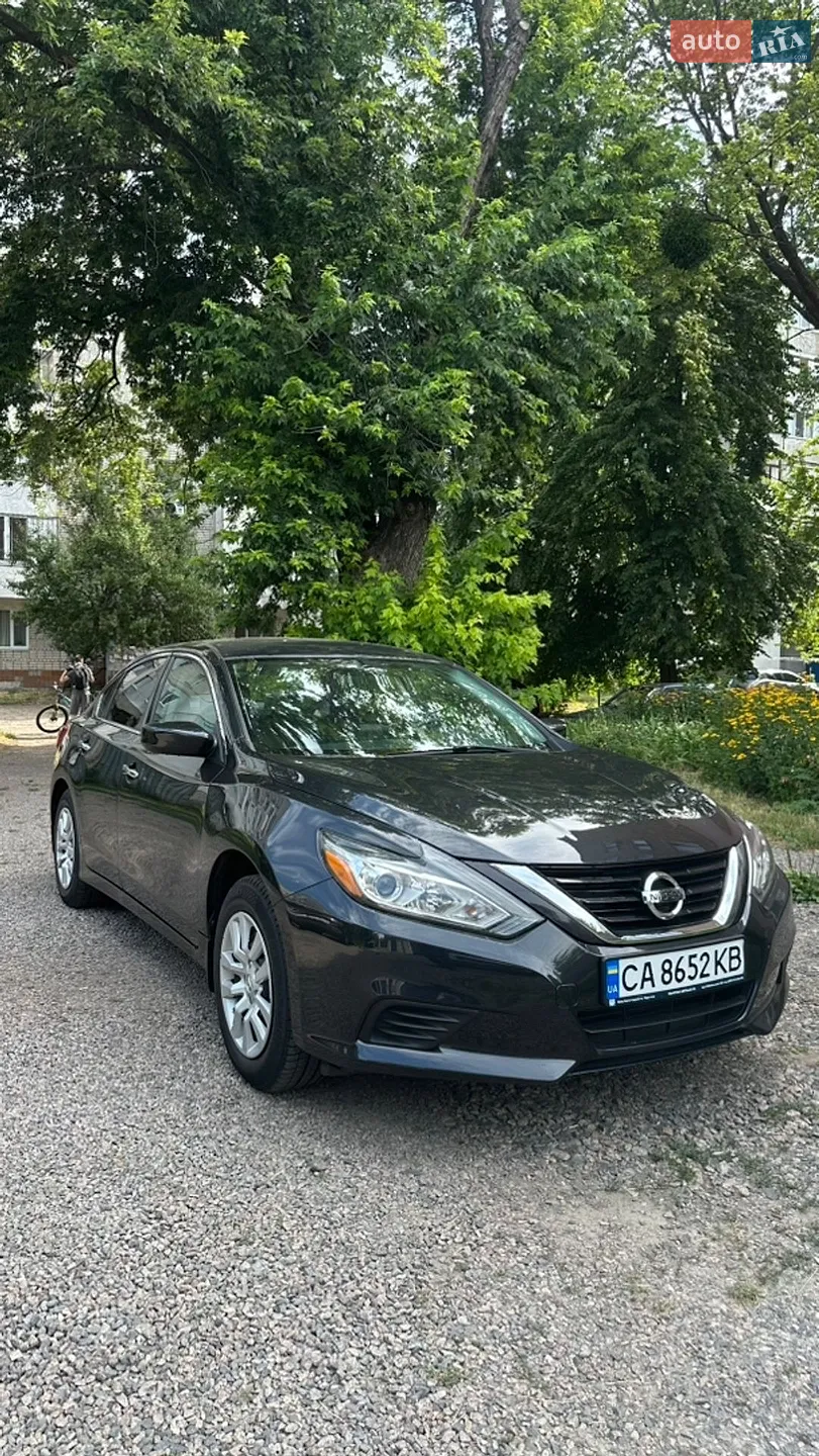 2017 Nissan Altima - мініатюра 2