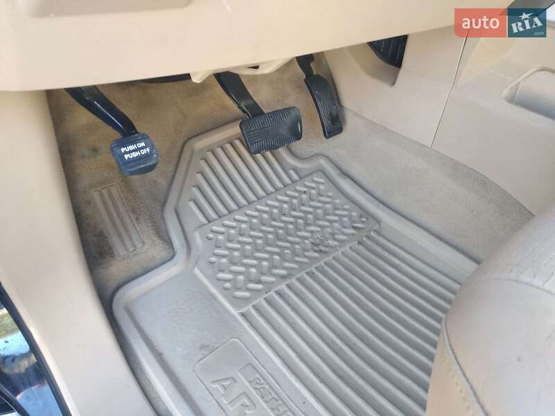 Внедорожник / Кроссовер Nissan Armada 2006 в Запорожье