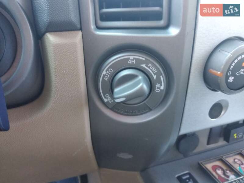 Внедорожник / Кроссовер Nissan Armada 2006 в Запорожье