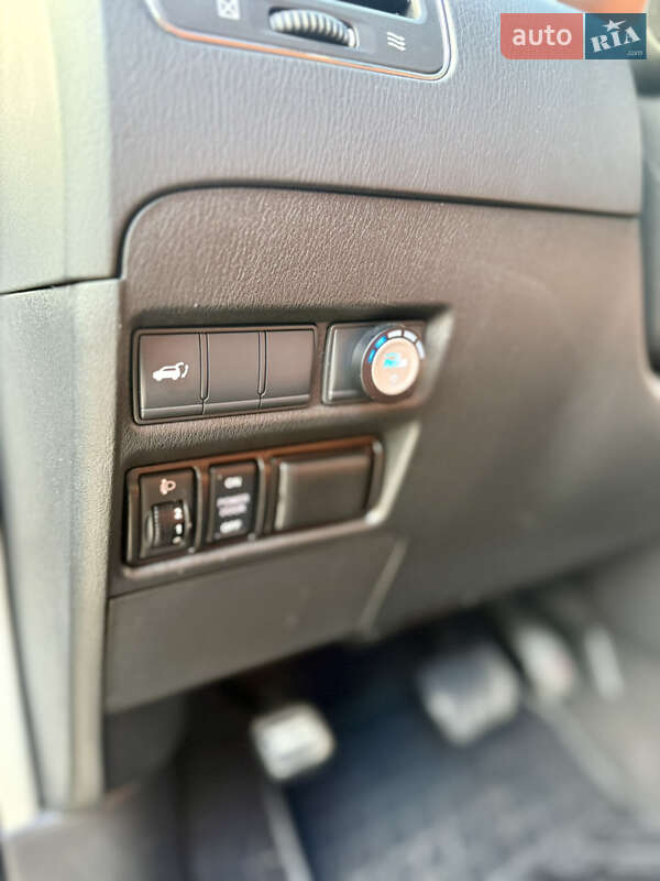 Позашляховик / Кросовер Nissan Armada 2018 в Львові