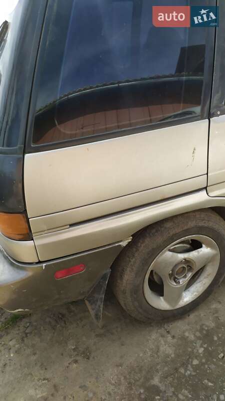 Минивэн Nissan Axxess 1990 в Черновцах
