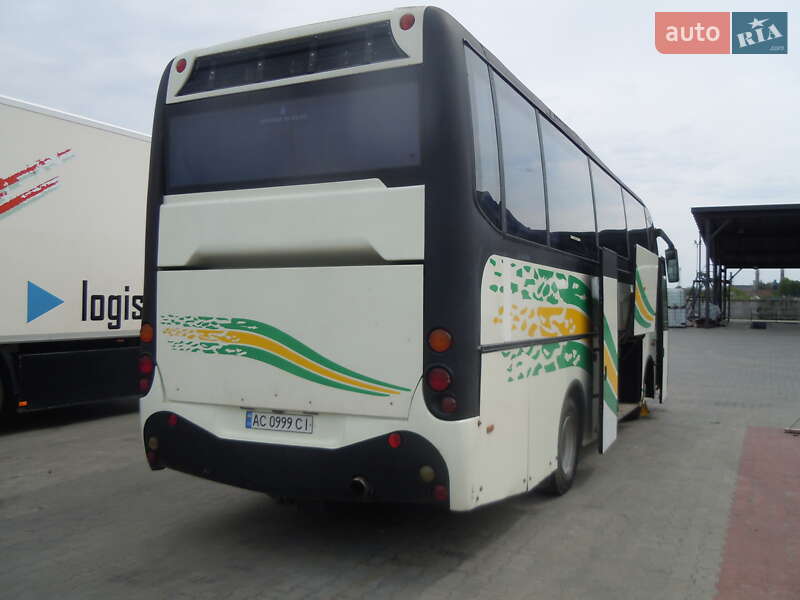 Приміський автобус Nissan Barcino 1991 в Луцьку