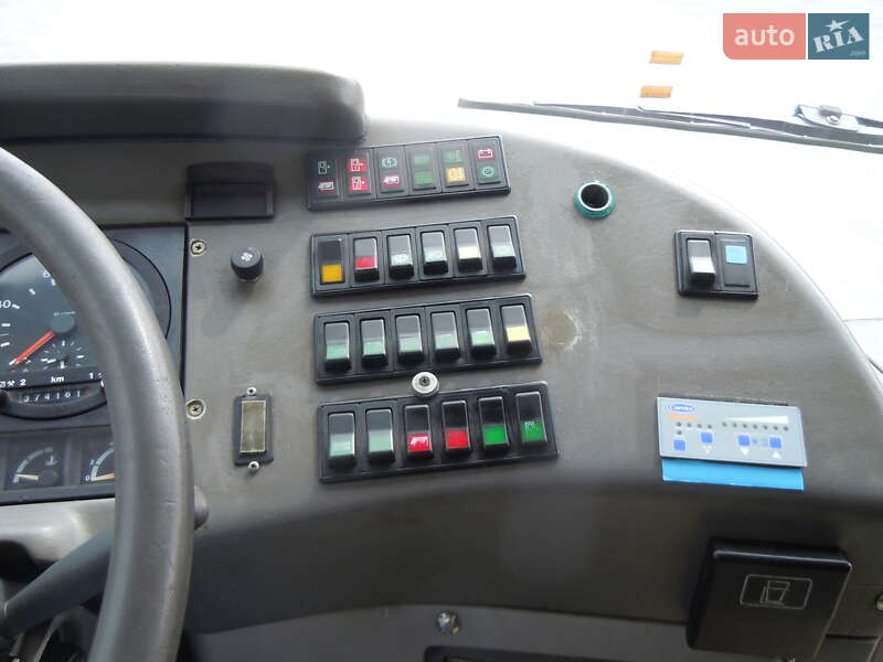 Приміський автобус Nissan Barcino 1991 в Луцьку