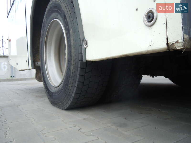 Приміський автобус Nissan Barcino 1991 в Луцьку