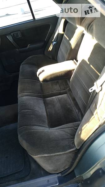 Седан Nissan Bluebird 1988 в Києві