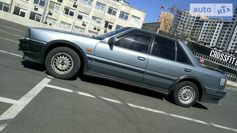 Седан Nissan Bluebird 1988 в Києві