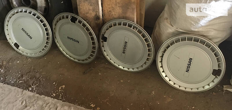 Седан Nissan Bluebird 1988 в Золочеві