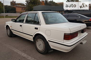 Седан Nissan Bluebird 1988 в Днепре