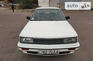 Седан Nissan Bluebird 1988 в Днепре