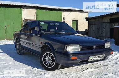 Седан Nissan Bluebird 1990 в Городке