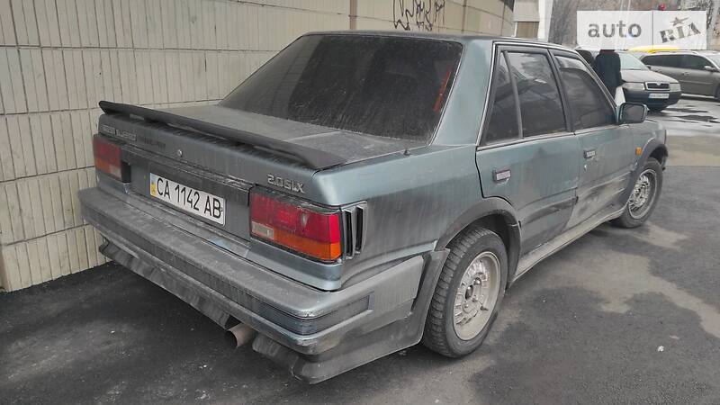 Седан Nissan Bluebird 1988 в Києві