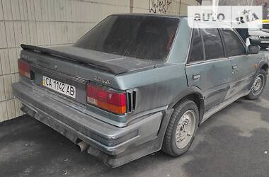 Седан Nissan Bluebird 1988 в 