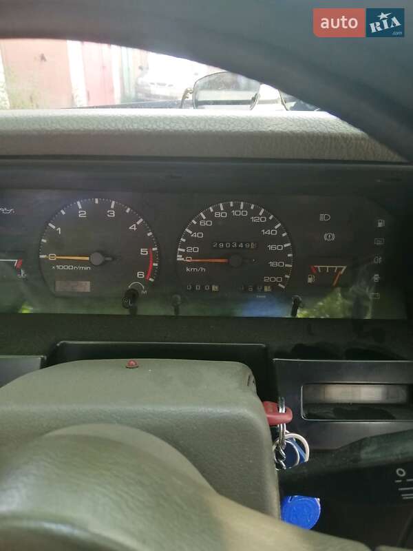 Nissan Bluebird 1989