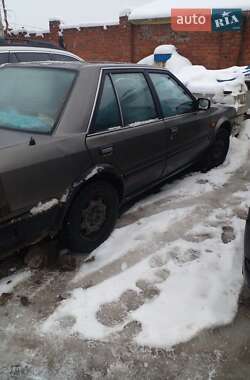 Седан Nissan Bluebird 1988 в Хмельницком