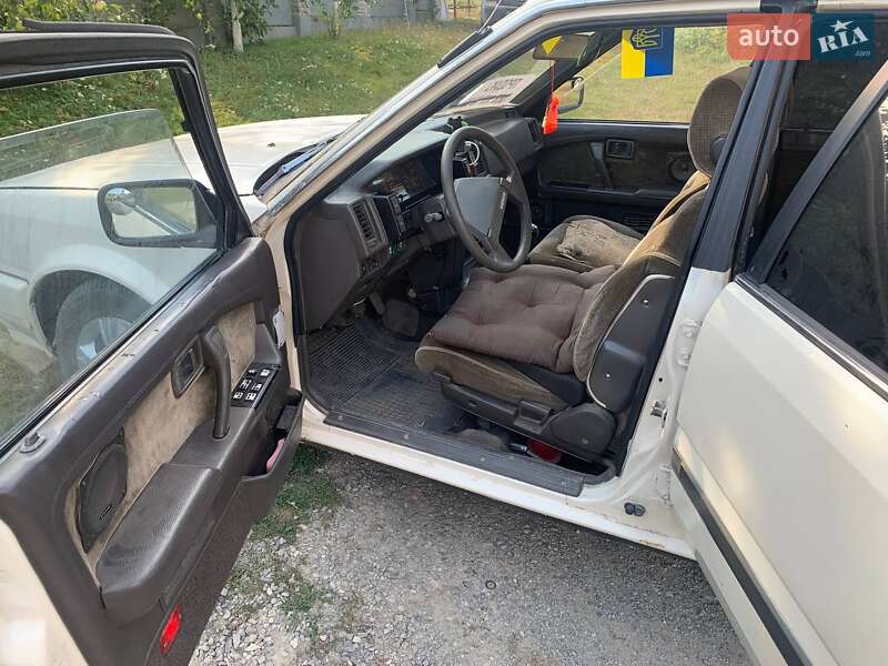 Універсал Nissan Bluebird 1987 в Гусятині