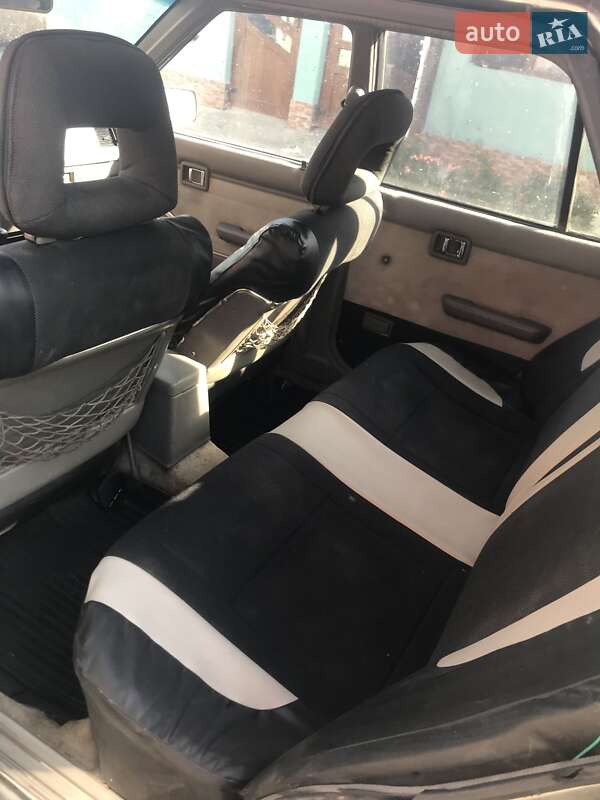 Універсал Nissan Bluebird 1989 в Чернівцях