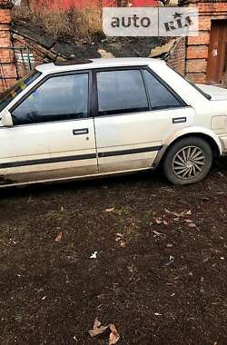 Седан Nissan Bluebird 1986 в 