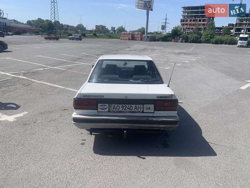 Седан Nissan Bluebird 1987 в Ужгороді
