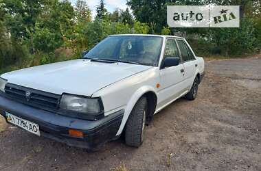 Седан Nissan Bluebird 1988 в Благовіщенську