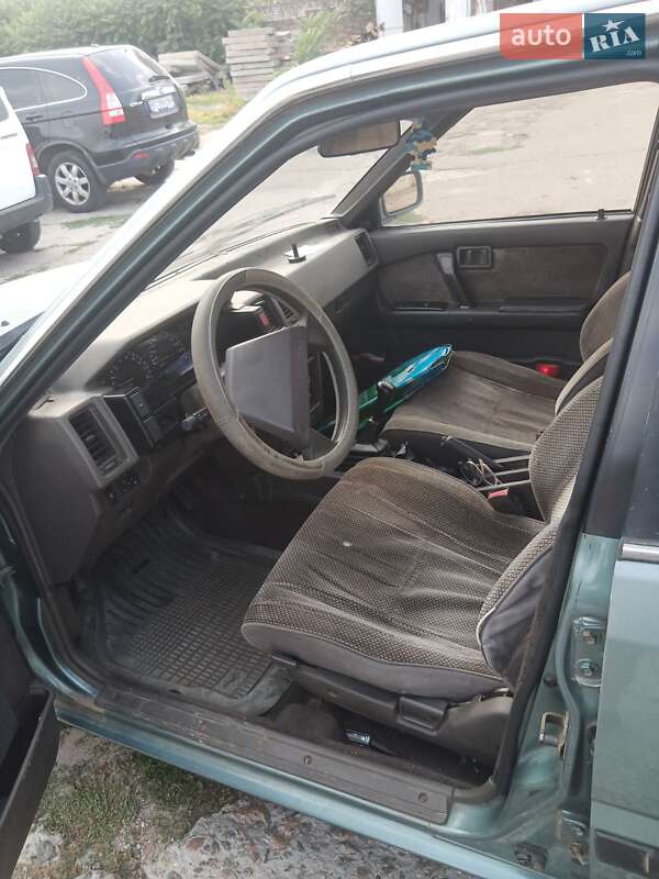 Седан Nissan Bluebird 1989 в Одесі