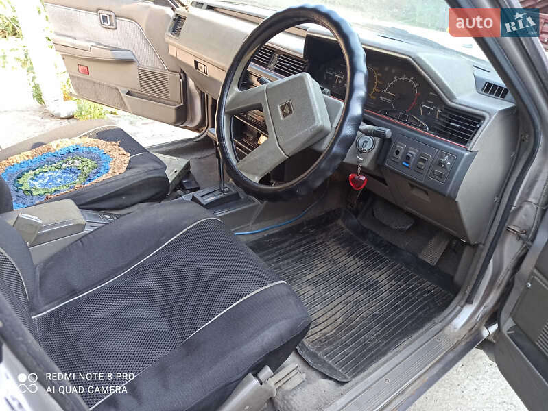 Седан Nissan Bluebird 1984 в Овідіополі