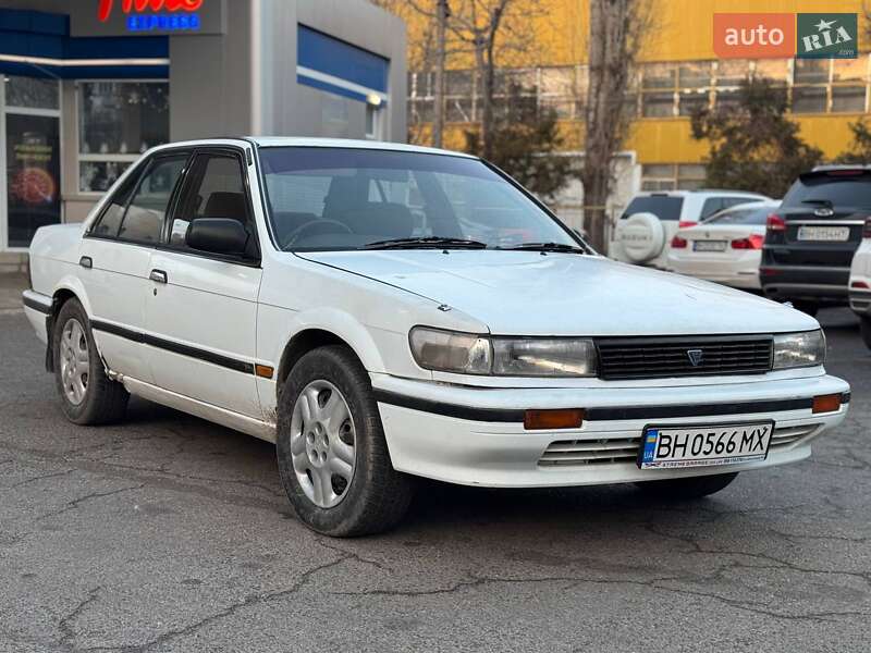 Седан Nissan Bluebird 1990 в Одесі