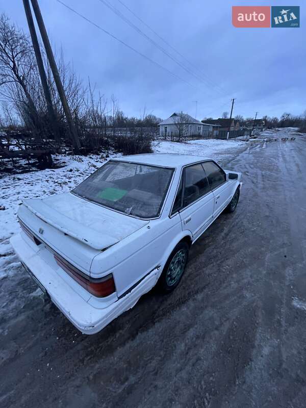 Седан Nissan Bluebird 1986 в Липовці