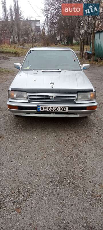 Седан Nissan Bluebird 1986 в 