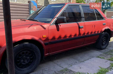 Седан Nissan Bluebird 1988 в 