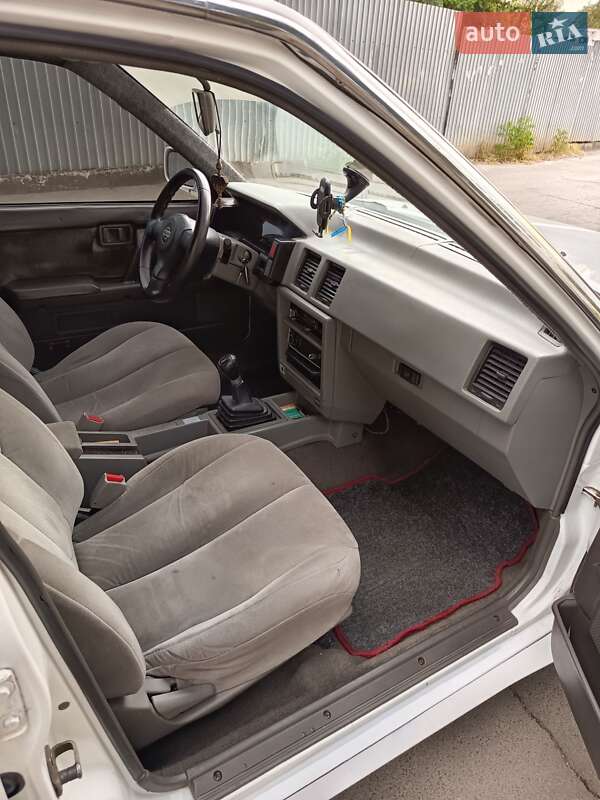 Седан Nissan Bluebird 1989 в Одесі