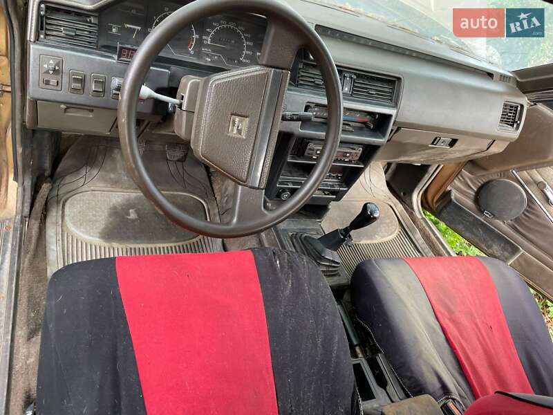 Универсал Nissan Bluebird 1988 в Каневе