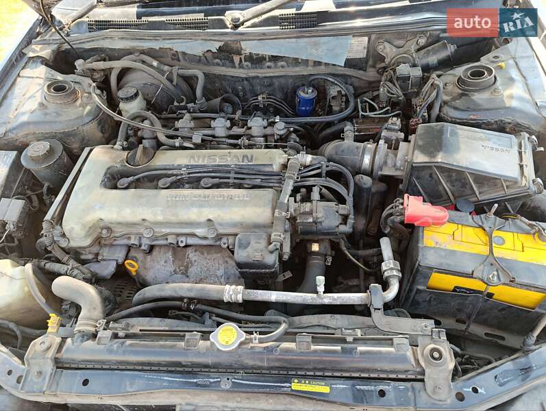 Седан Nissan Bluebird 1992 в Роздільній