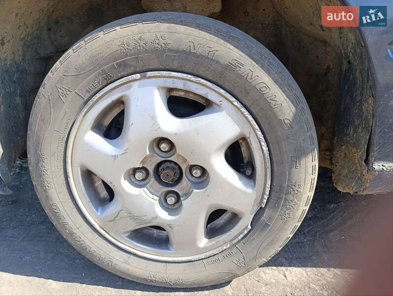 Седан Nissan Bluebird 1992 в Роздільній