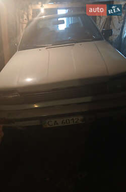 Седан Nissan Bluebird 1988 в Монастирищеві
