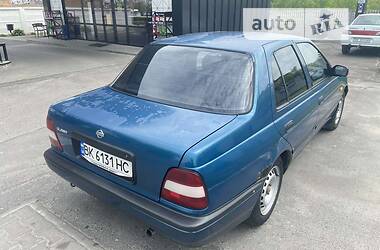 Седан Nissan Cherry 1995 в Рівному