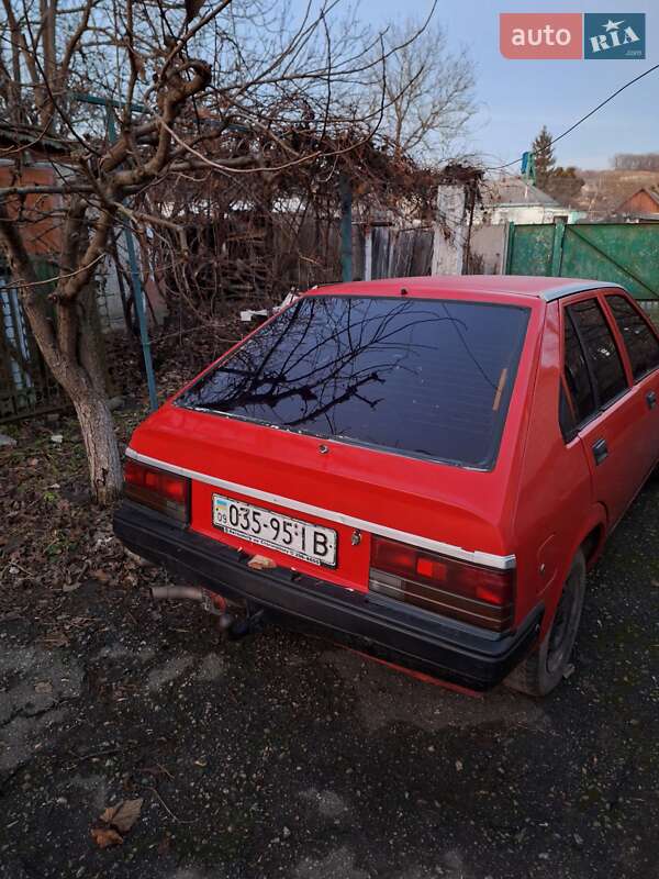 Хетчбек Nissan Cherry 1986 в Богуславі