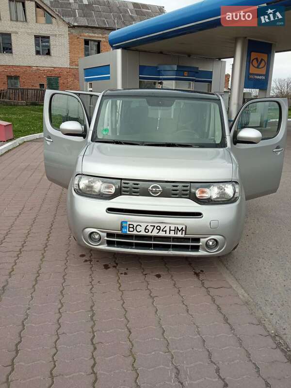 Минивэн Nissan Cube 2010 в Буске